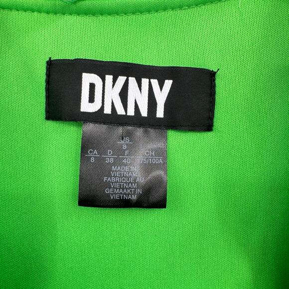 DKNY Green And White Short Flutter Sleeve Flowy Floral Shift Dress - Picture 9 of 11